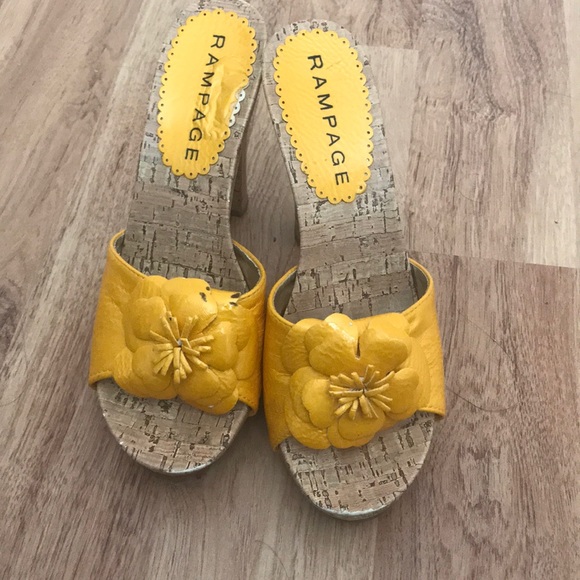 Rampage yellow sandals - Picture 1 of 5